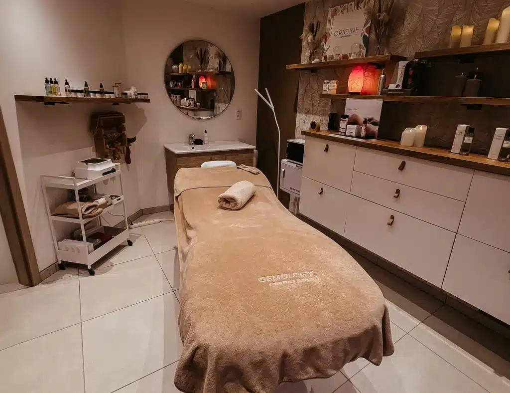 n-dQaqKGymnD3A9JMZ8W1Xw-lg--opt